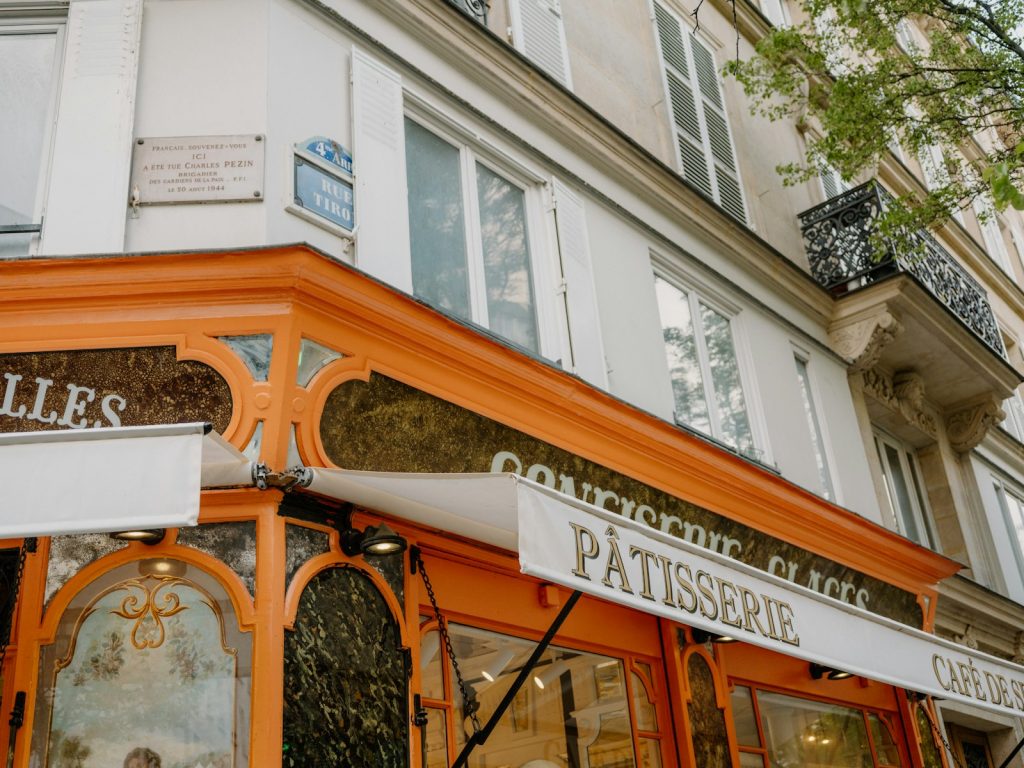 Devanture de boulangerie, pilier du commerce de proximité en centre-ville