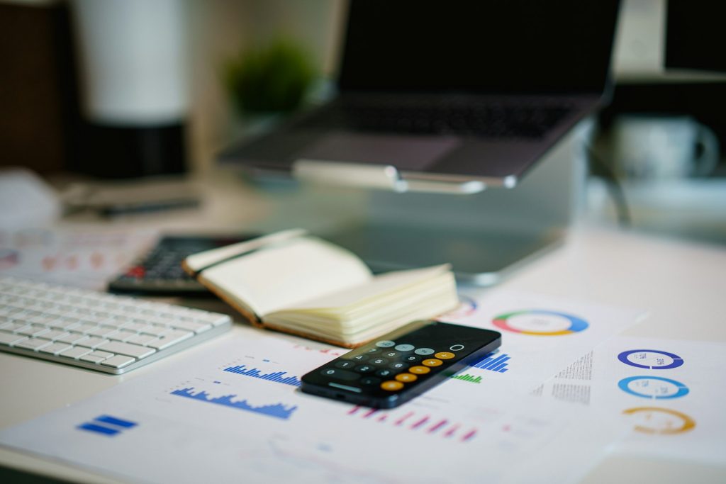 Calculatrice et tableur pour établir le prévisionnel financier d'un business plan